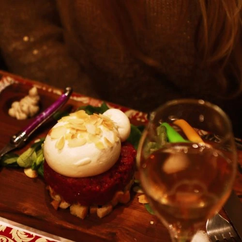 aperitivo tartare e burrata marina di massa